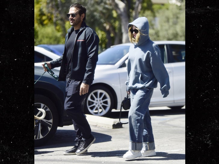 0407--Sydney-Sweeney-and-Jonathan-Davino-Meeting-For-Lunch-And-Walking-Their-Dog-primary-3