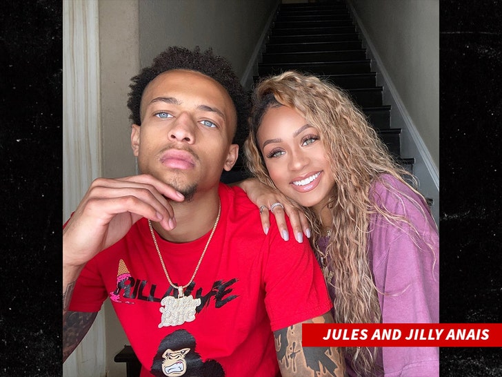 4ab813813b364fa5bffced14ea31d417_md Jules and JIlly ANais insta 1