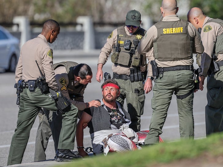 4bcd949333024fa29542208351c581c9_md Man Arrested Outside Of Kylie Jenner's Office Building
