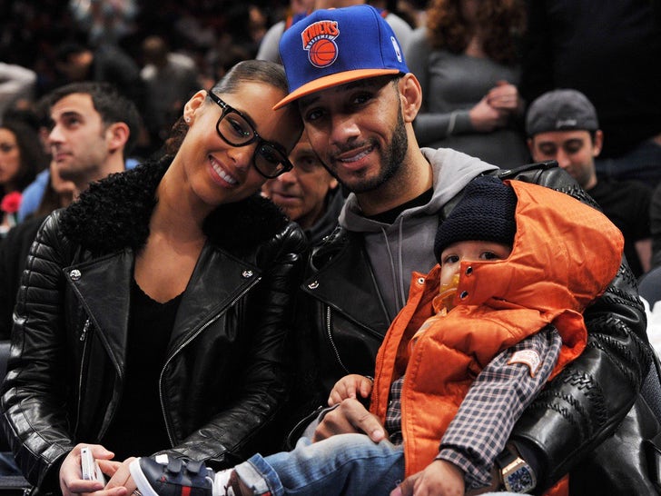 4c8fb07d6c364f9a8de8a50a2ed8a700_md Alicia Keys And Swizz Beatz Together Through The Years