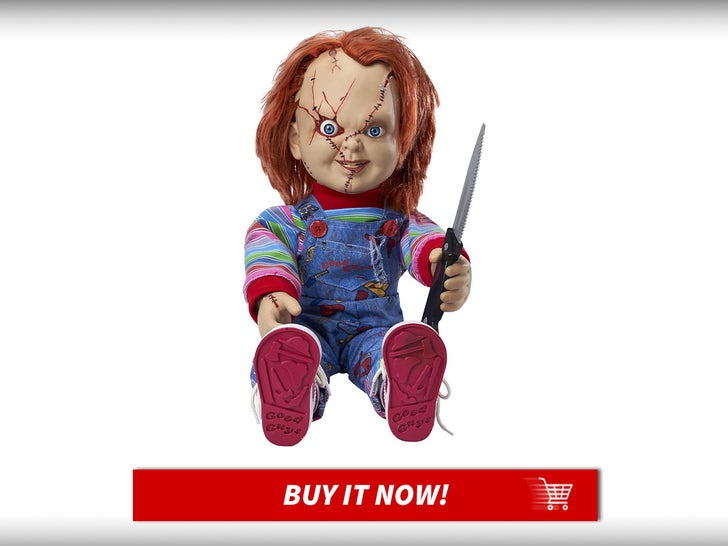 4ca1070611494ce3bfd7741b424dde76_md Spirit-Halloween-Talking-Chucky-Doll-Horror-Movie-Halloween-Decor-MAIN