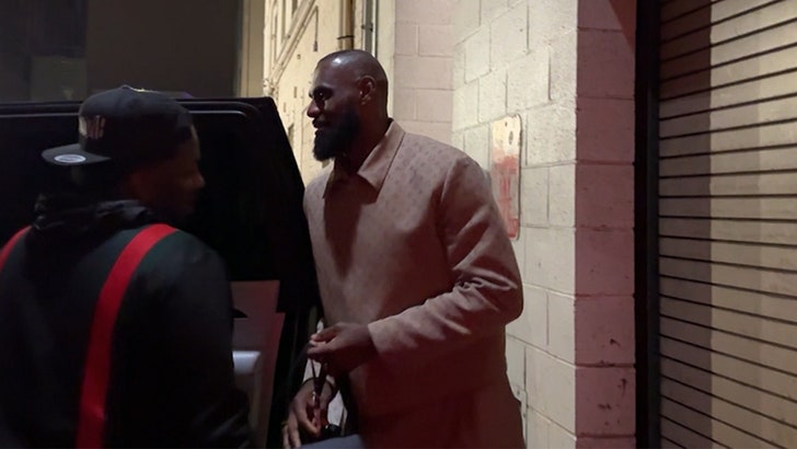 4d234040760b47a2b47e475246298a8d_md 050125_lebron_james_kal