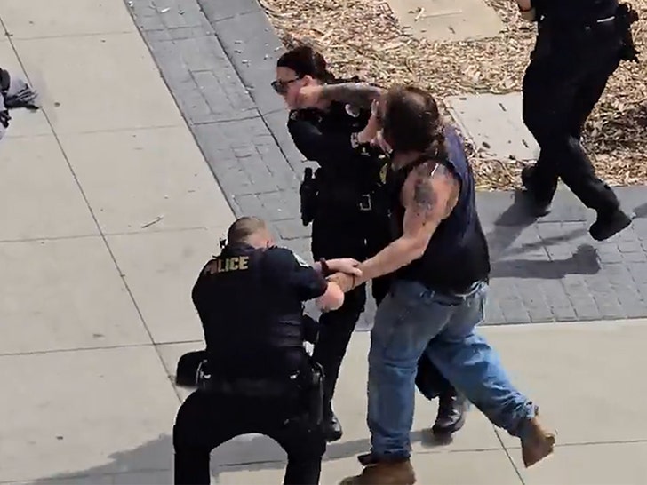 060925-man-fights-cops-punch