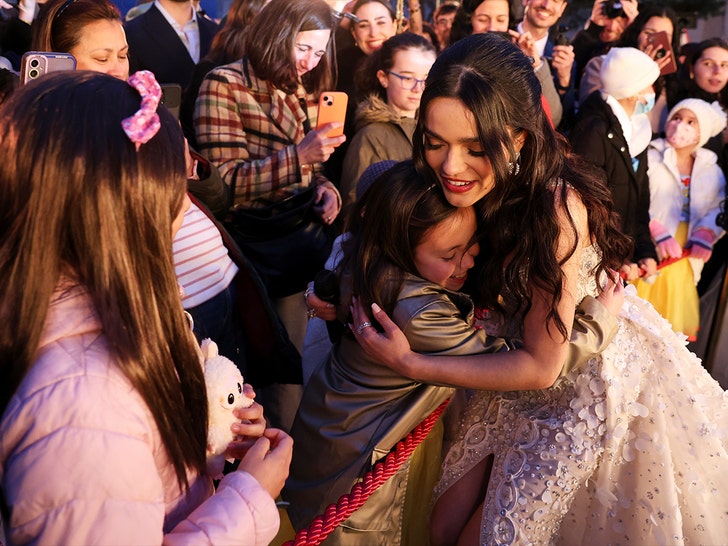 50d5122dd74244d7a5490f8ce0bed17d_md rachel zegler performs at disney event for snow white in spain getty 4