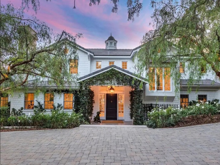 533b89257f7e44b6b2b3619e0e8c7713_md jen lopez new home Jeff Elson