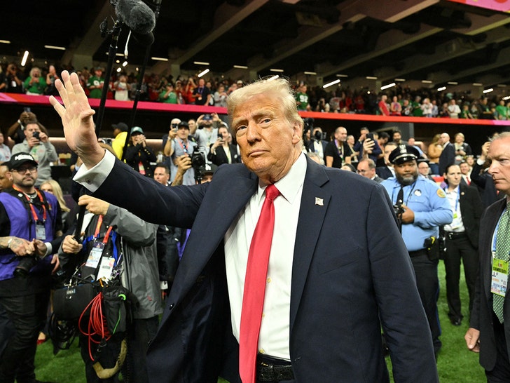 53df067f4de9423aaa2628dcc04c69d3_md Donald Trump Arrives at Super Bowl LIX