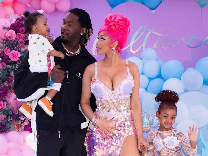 54738fbc0c95469d8a52c0612f2ba920_md-2 Cardi B and Offset -- Family Photos