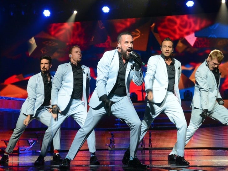 54bad2ef7f255b718756b6d4db3d72eb_md Backstreet Boys -- Performance Photos