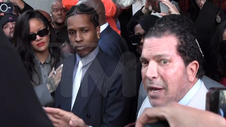 54bfffa62cbe49c2ad7bb519f348bab9_md 021825-asap-rocky-tacopina-outside-kal