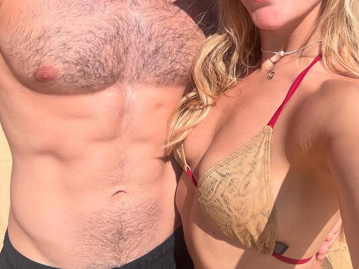 55c4ea396a4b4fba93948cfa555172d8_md Hollywood's Hottest Couples