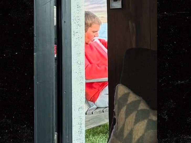 justin bieber smoking bong with friends insta 3