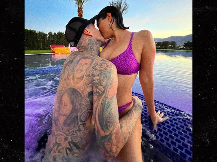 57cc2132bf044a3a883676c2e5c28ff7_md 0328-steamy-stars-in-hot-tubs-sub1_720