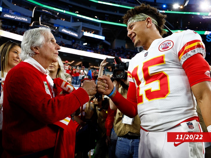 592fee65323241f5aa4ca5f9bdb1b6c2_md Patrick Mahomes henry winkler