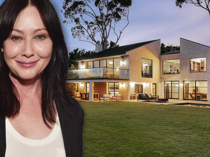 59a20b79575d4830bd97944d4aff13df_md Late Shannen Doherty's Malibu Home For Sale