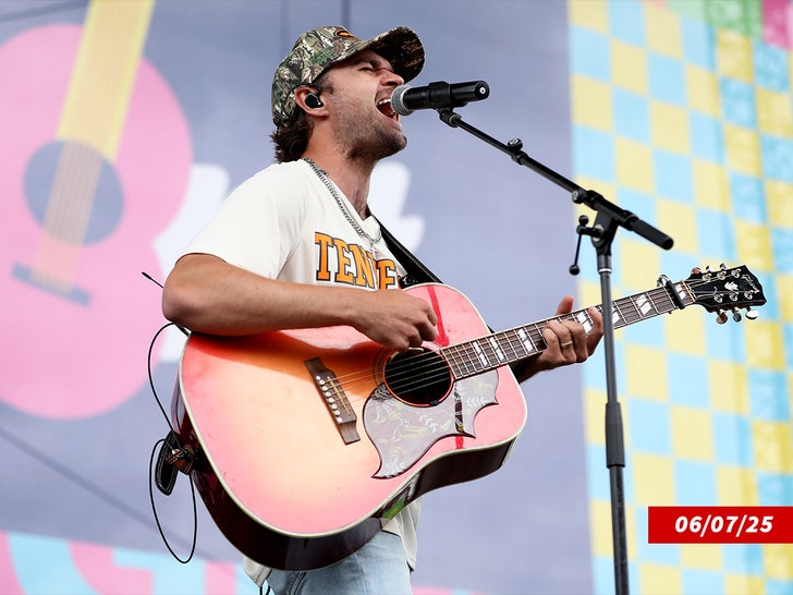 Conner Smith performing getty 1