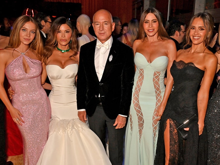 5b1c5c56b9c04030b9c3ccef73c13b0c_md sydney sweeney sofia vergara jessica alba jeff bezos oscars