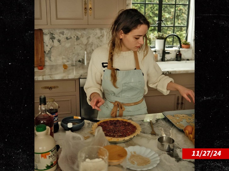 5b30d793a8ad44709b050ed968e5b94e_md Joey King insta 1