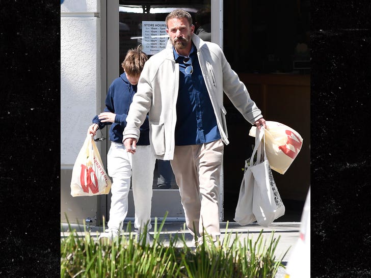 ben-affleck-samuel-affleck-world-market-tid-1