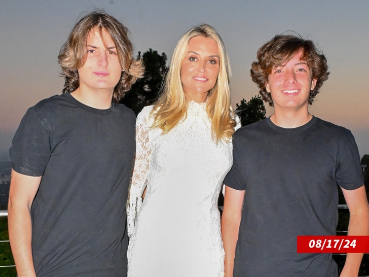 5e75d3678e7f4edc8360830bfe9c732c_md brooke mueller and kids