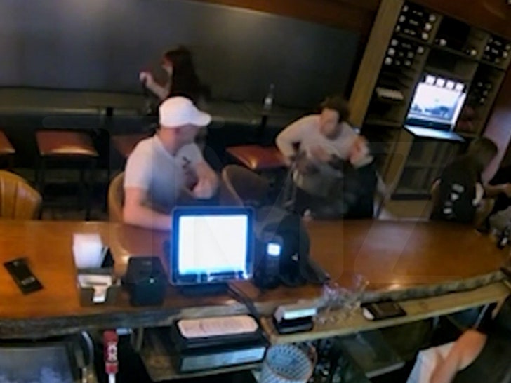 5fcaff2865c44270945623e465163ddd_md 022125-eric-mabius-bar-fight-talking