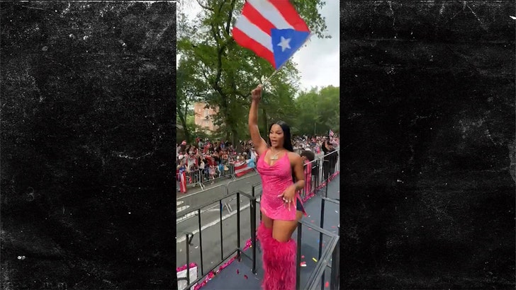 61137b4490044fb2ad4d6ab253530d3d_md 060925_joseline_hernandez_parade_kal