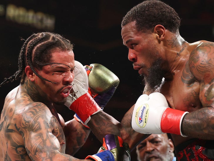 61376befae2c4a03983c056180eaab43_md-1 Gervonta Davis v Lamont Roach Fight Photos