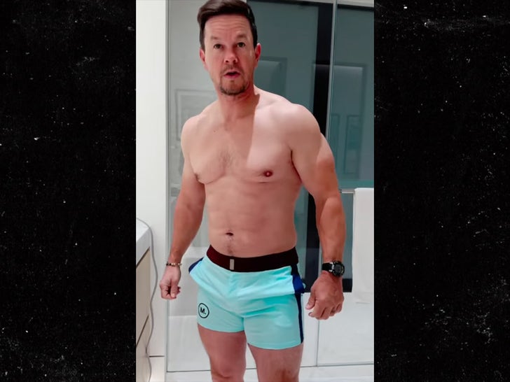 0605-Mark-Wahlberg-Shredded-Shots-SUB-3