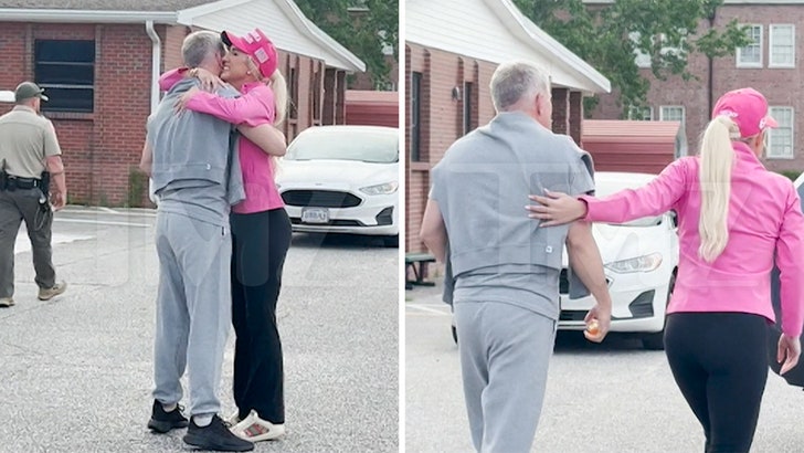63009bf711494384a0b339586a6d6b10_md 061425_todd_chrisley_kal