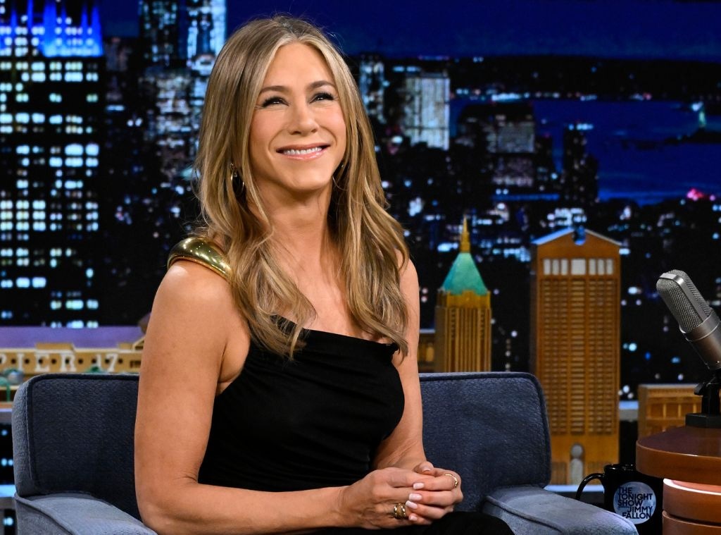 63ada77b-fca2-48e1-8394-f6d193b11331_1746099323 Shop Jennifer Aniston Beauty Products