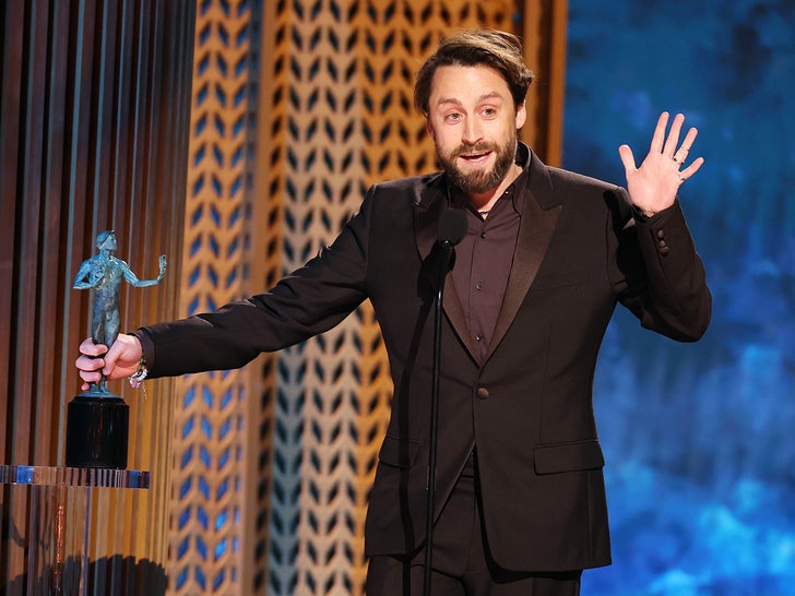 645f19a1cecb404baff1f0f0221e3d7d_md kieran culkin