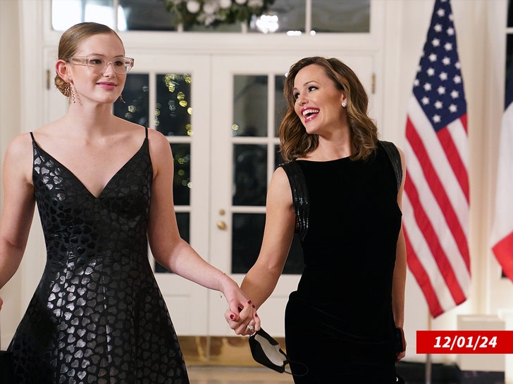 Jennifer Garner and her daughter Violet affleck getty 1