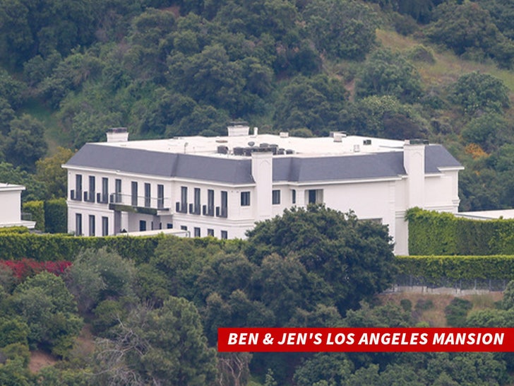 6794c342565f41cc92169514d3233d48_md Picture from the front left corner of Jennifer Lopez and Ben Affleck's mansion.