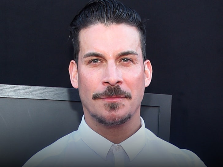 69287c73ff3a4d91988968e707232d34_md jax taylor main getty