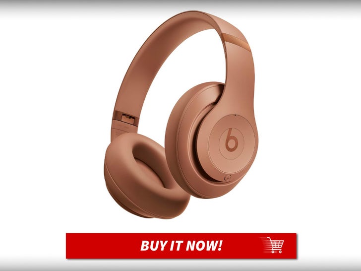 69671af972744d809ac82370b37ee708_md Beats-Studio-Pro-x-Kim-Kardashian-MAIN