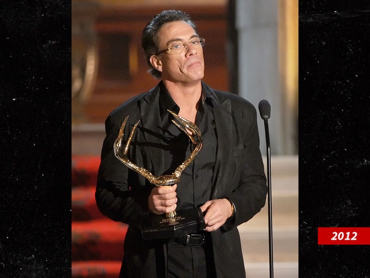6a2a94351a054384b9416fae8dea9f2b_md Jean-Claude Van Damme award show sub getty swipe