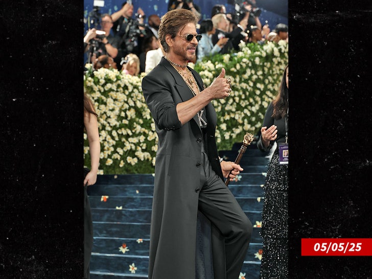 Shah Rukh Khan met gala sub getty swipe 2