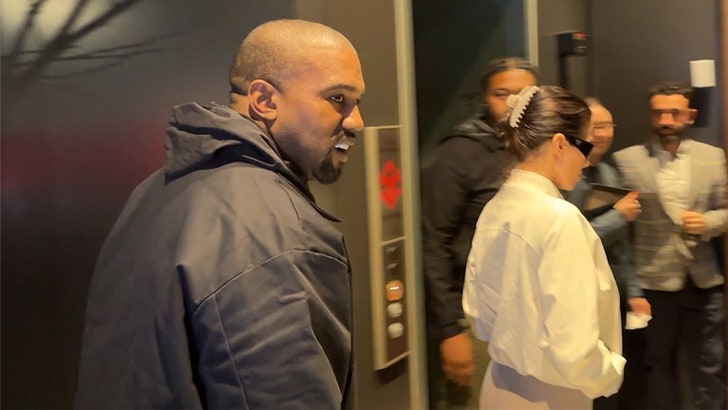 6a92973ec0c745f392508294432ed38b_md 020526_kanye_super_bowl_kal