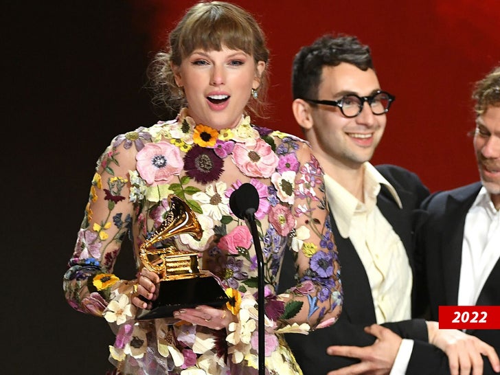 6ba16cb8ecf74c549ef2a9d7591f9ee2_md taylor swift grammy awards getty 2022
