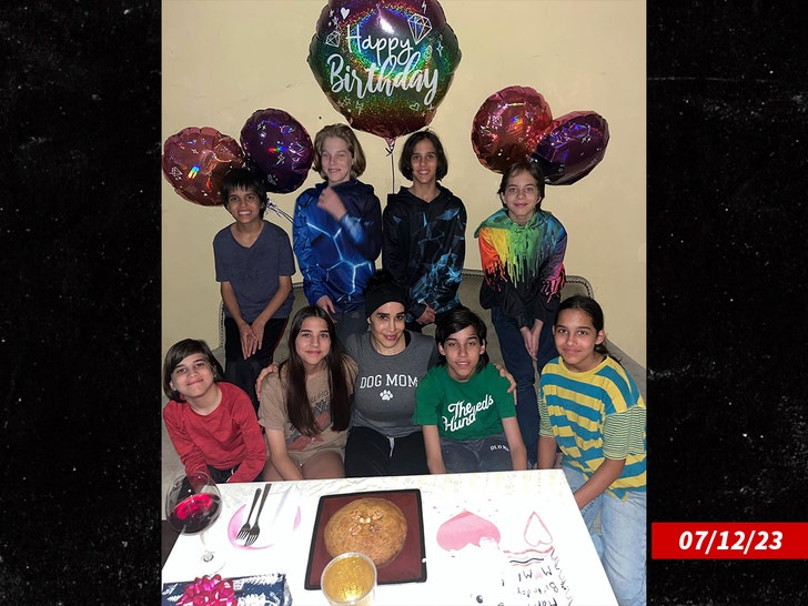 6cd75c020c2041ab95916928f2e31921_md octomom and kids insta 1