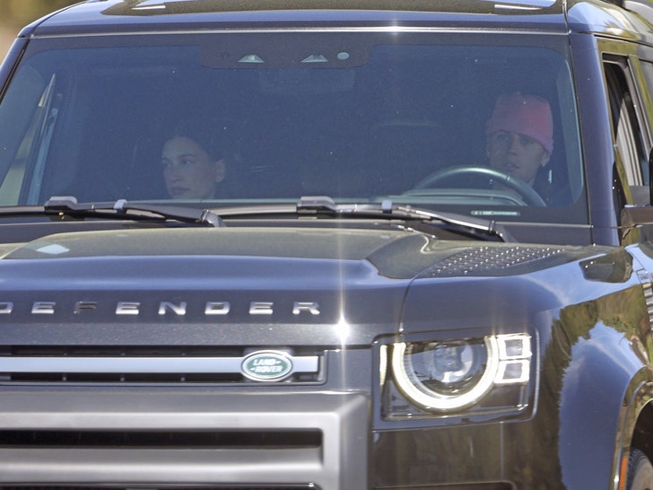 justin-bieber-hailey-bieber-los-angeles-outing-backgrid-3
