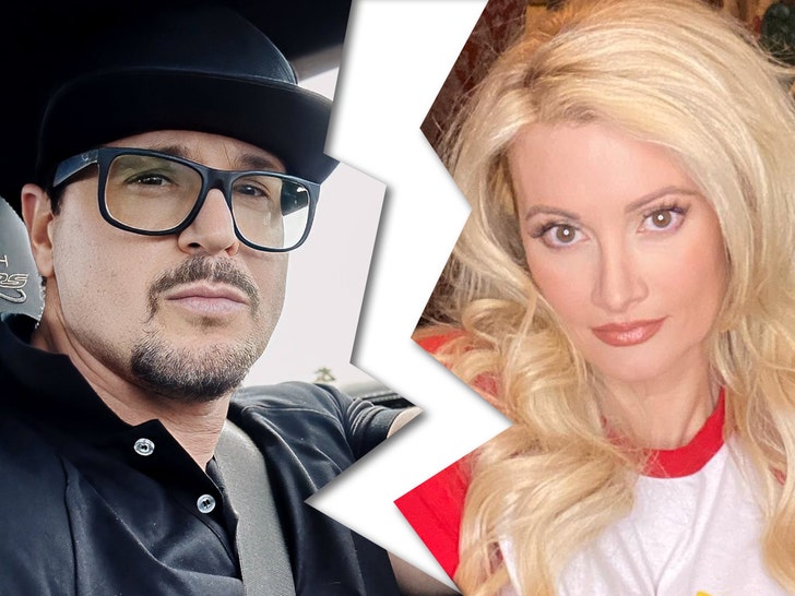 6e6564942783488b983f48a28024aa7f_md Zak Bagans holly madison