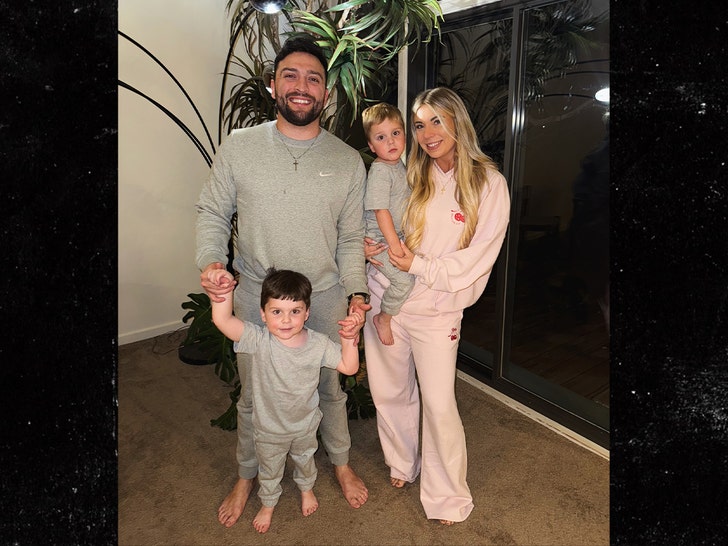 Mark Cuevas and family insta 1