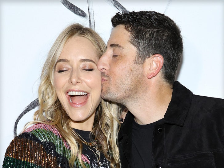6eeb4f3bb7a3473ab7a823db56617ba4_md Jason Biggs & Jenny Mollen Together