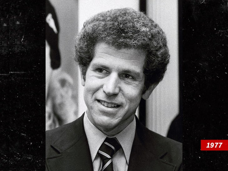 700af8cc0a994ae3bd8f59cd88c04a9c_md tony roberts sub getty swipe 3