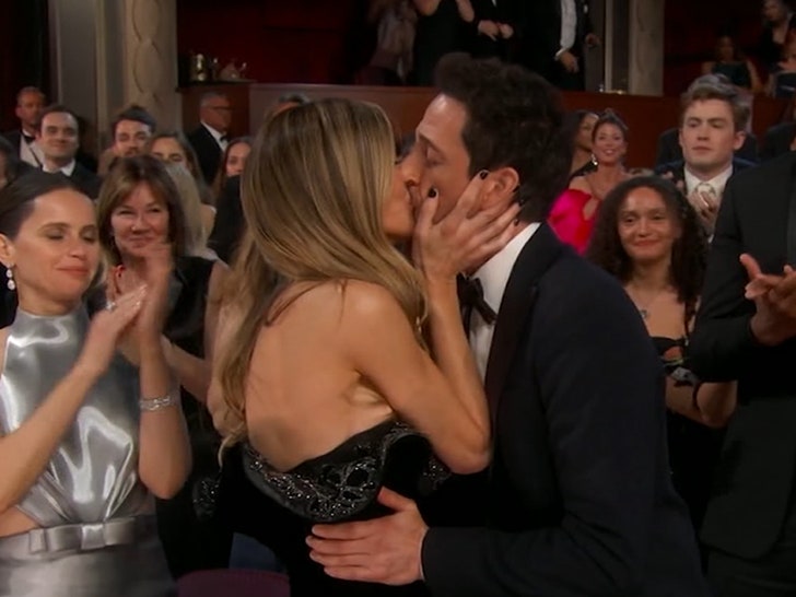 70587acc4dea4da8a9b2933c0e85acda_md 030325-oscars-brody-celebrates-v2