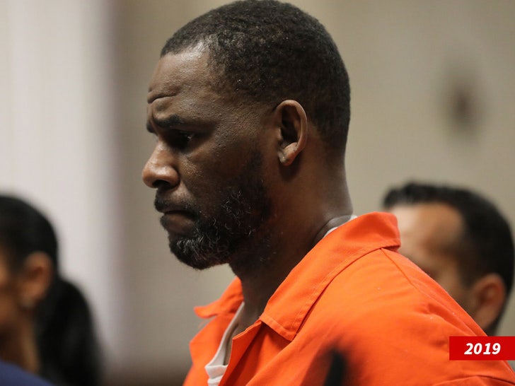 72cdfbd8591542d3871bdd7995ba6f68_md R. Kelly In Court