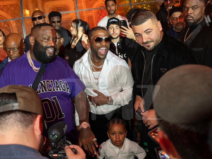 746c50c7d03e4e89a518af9dfb90d525_md 0224-Floyd-Mayweather-Birthday-Party-At-The-Versace-Mansion-primary-2