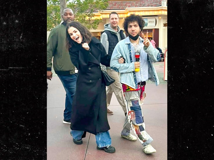 7522b35182e5425da86582aa9c930b50_md selena gomez benny blanco mega