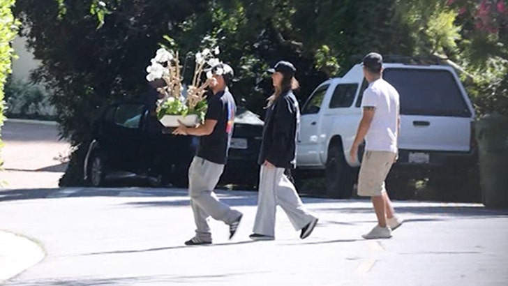 7556e214d88f4c26af65978587684315_md 072625_jessica_alba_danny_ramirez_kal