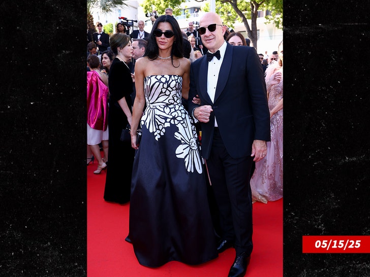 jeff bezos lauren sanchez doppelgangers getty 5